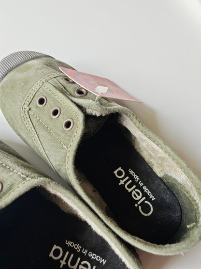 Cienta Slip On Shoes for toddler size 29 unisex